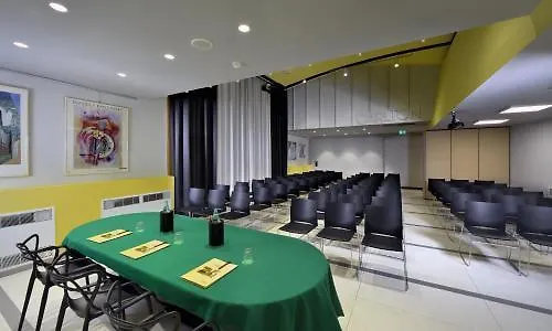 Residence Carlton Ferrara Aparthotel